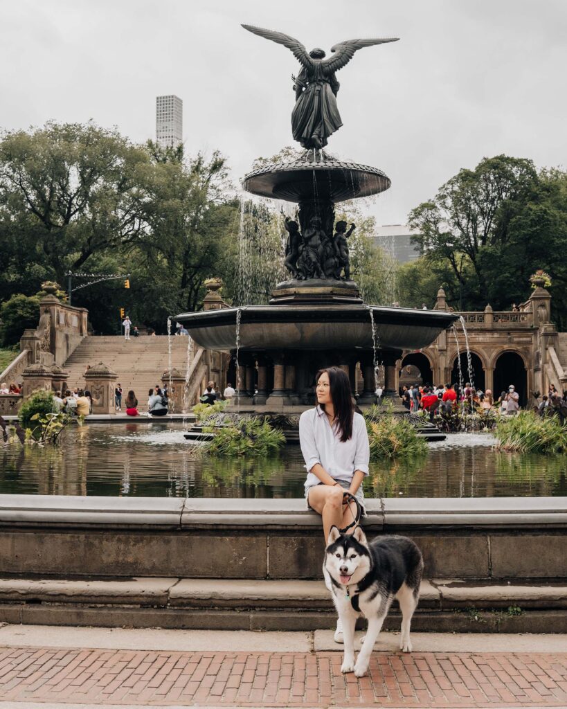 SIBE LIFE | Elaine and Gatsby sitting on the Bethesda Fountain in Central Park